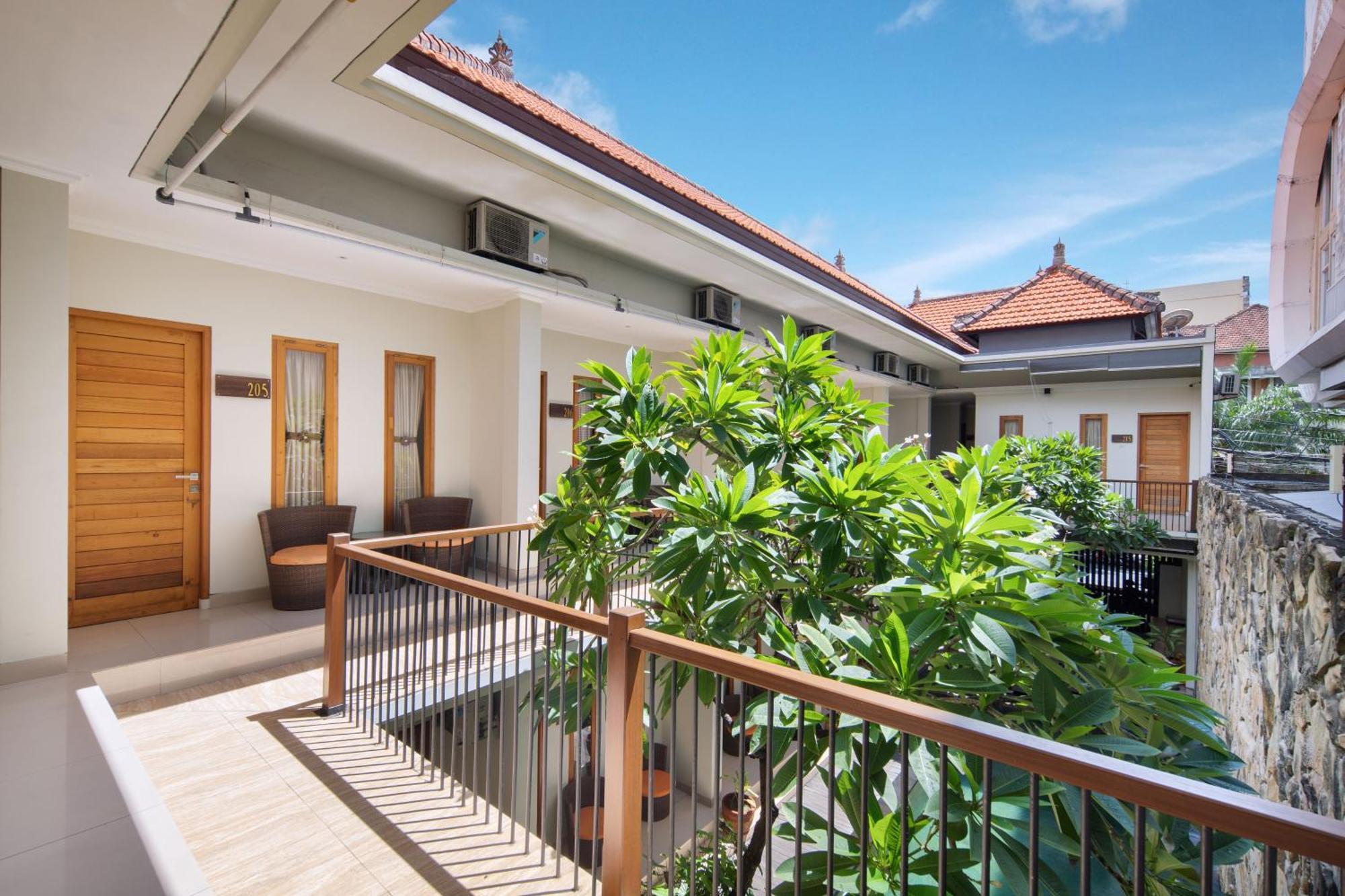 Angkul Angkul Segara Kuta By Kamara Hotel 3*